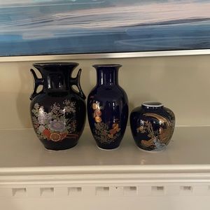 VINTAGE COBALT BLUE FLORAL GOLD TRIM VASE TRIO